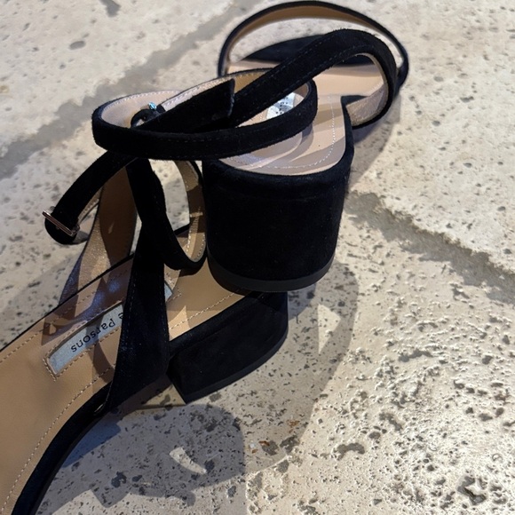 BNWOT Elegant Black & Blue Block Suede Strappy Sandals by Emme Parsons - Picture 7 of 7